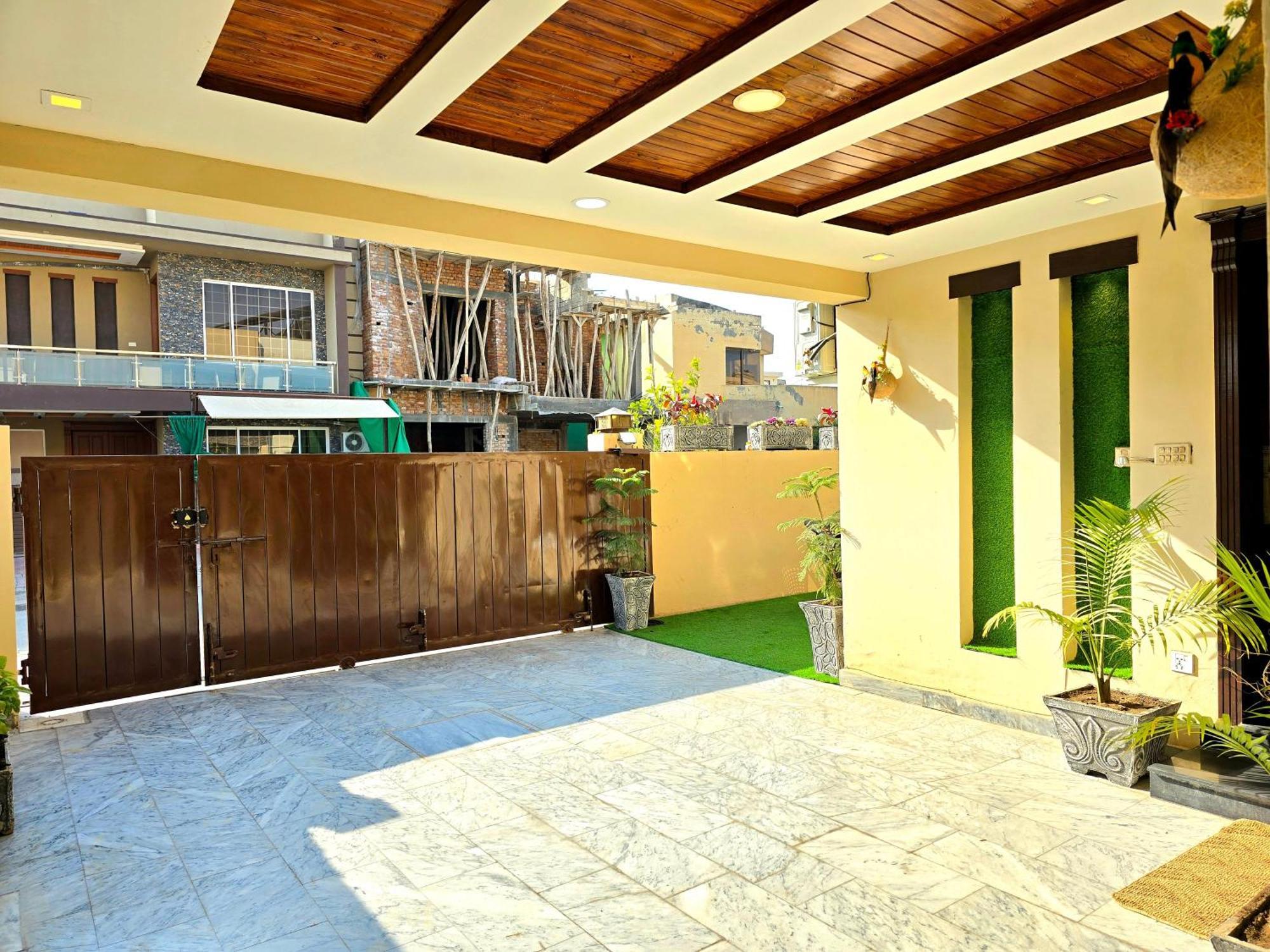 The Millenial Apartments & Suites Bahria Town Ravalpindi Szoba fotó