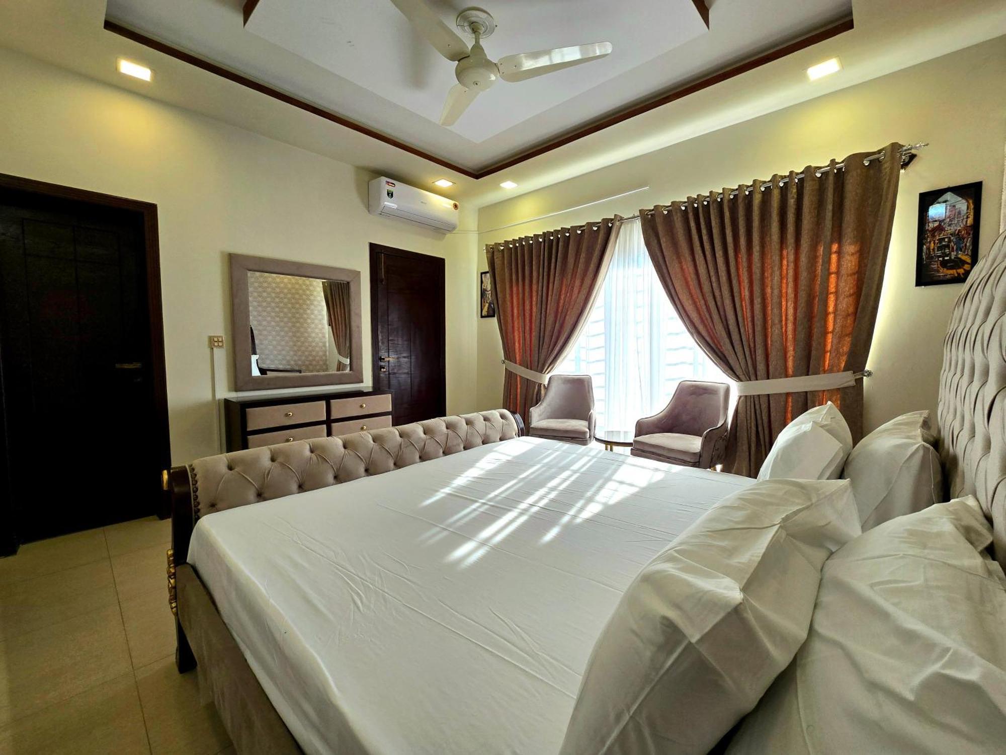 The Millenial Apartments & Suites Bahria Town Ravalpindi Szoba fotó